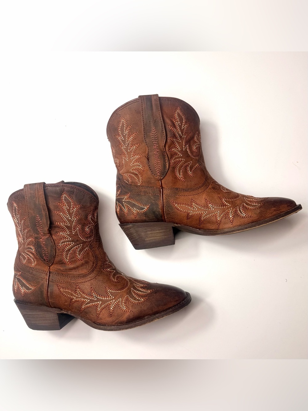 Ariat Women’s Carlin Embroidered Western Leather Ankle Booties Size - 7B - Picture 5 of 10